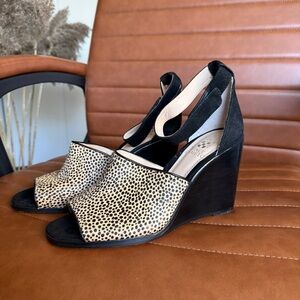 Vince Camuto | leopard cheetah wedge heels, size 8,5/39 , like new condition